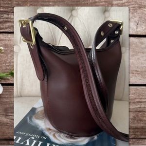 BEAUTIFUL VINTAGE COACH LEGACY SMALL MAGGIE DUFFLE BAG
9019